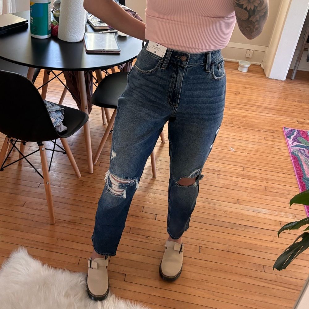 Hollister Curvy High Rise Mom Jeans